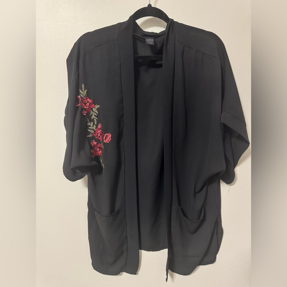 STEVE MADDEN | Embroidered cape / kimono